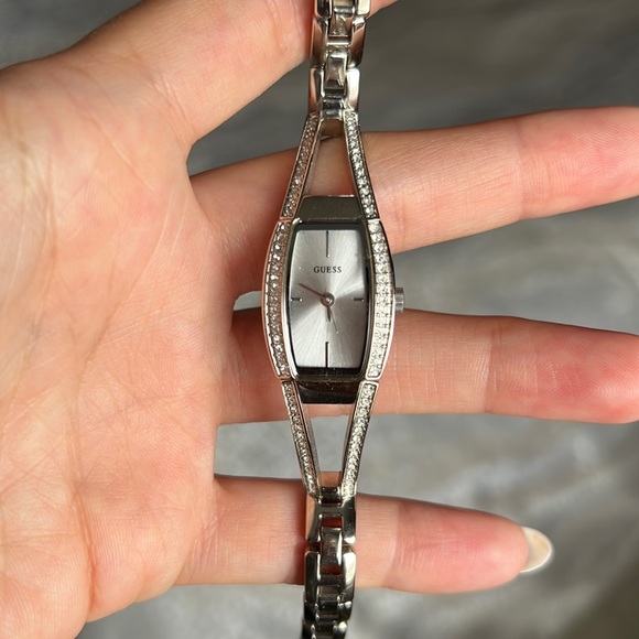 GUESS Watch - Authentic - Picture 1 of 3